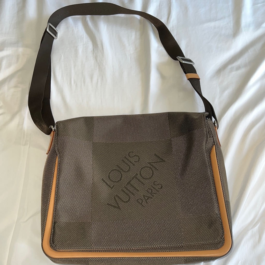 Louis Vuitton Messenger Bag